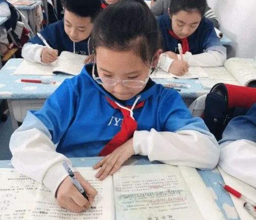 教育部下发新消息,课后服务将在9月1日实施,教师满面忧愁