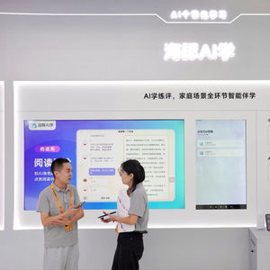 国内首发AI语文学习产品亮相服贸会，海豚AI学以“大模型”重构“学练评”教育咨询服务